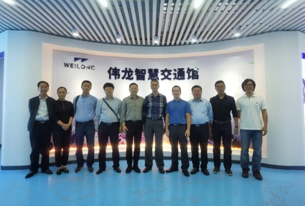 上海寶山區(qū)區(qū)委常委、副區(qū)長蘇平一行 蒞臨偉龍科技參觀指導(dǎo)