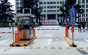 南通科技職業(yè)學(xué)院車牌識別系統(tǒng)案例 - 中出網(wǎng)-智能出入口與停車充電門戶