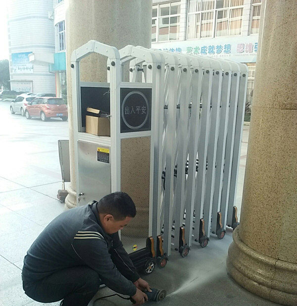 龍巖市第四中學(xué)安裝龍巖出安伸縮門(mén)