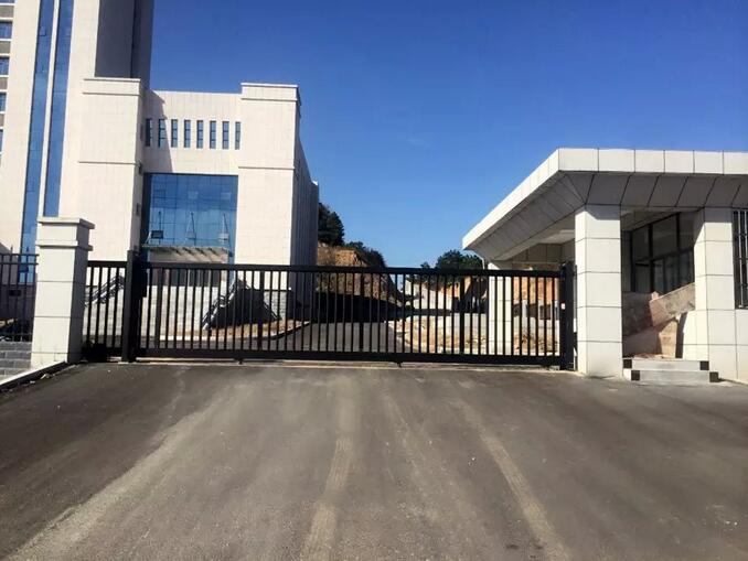 熱烈祝賀黃岡出安智能分段平移門進駐黃岡法院