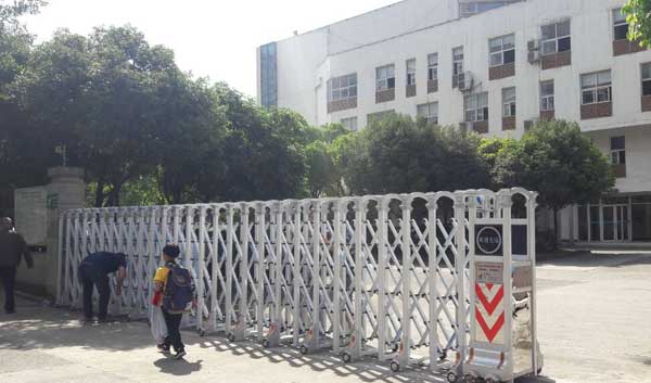 喜迎宜賓出安智能電動(dòng)伸縮門進(jìn)駐宜賓東辰國(guó)際學(xué)校