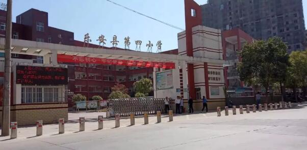 撫州升降柱如同站崗的士兵 時刻守護著樂安縣第四小學(xué)