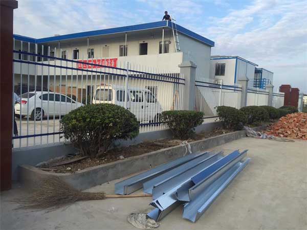 慶賀鄂州出安智能鋅鋼護(hù)欄進(jìn)駐鄂州鴻泰鋼鐵有限公司