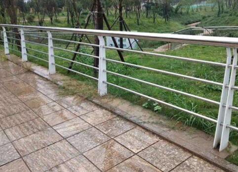 昭通不銹鋼景觀護(hù)欄安全環(huán)保棒棒噠！